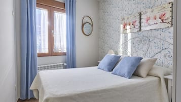 2 室のベッドルーム、アイロン / アイロン台、WiFi (無料)、ベッドシーツ