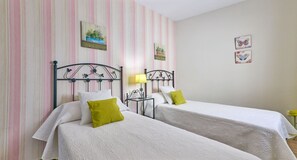 2 bedrooms, iron/ironing board, free WiFi, bed sheets