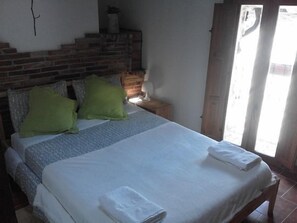 1 chambre, fer et planche à repasser, Wi-Fi, literie fournie