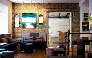 2 bars/lounges - Ciarus - Hostel (Strasbourg)