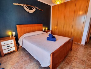 3 bedrooms, iron/ironing board, travel cot, free WiFi
