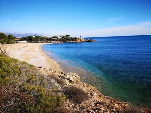 Belle maison pour 8 personnes avec piscine privée, wifi et à 400m de la mer.