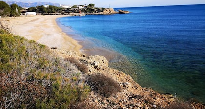 Belle maison pour 8 personnes avec piscine privée, wifi et à 400m de la mer.