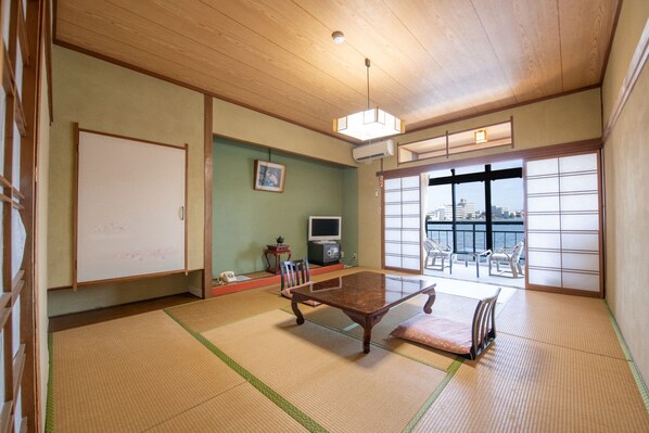 Chambre Tradition (JapaneseStyle 4 ppl, Toilet,Lake side)