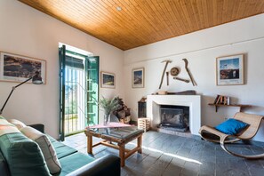 Télévision, cheminée