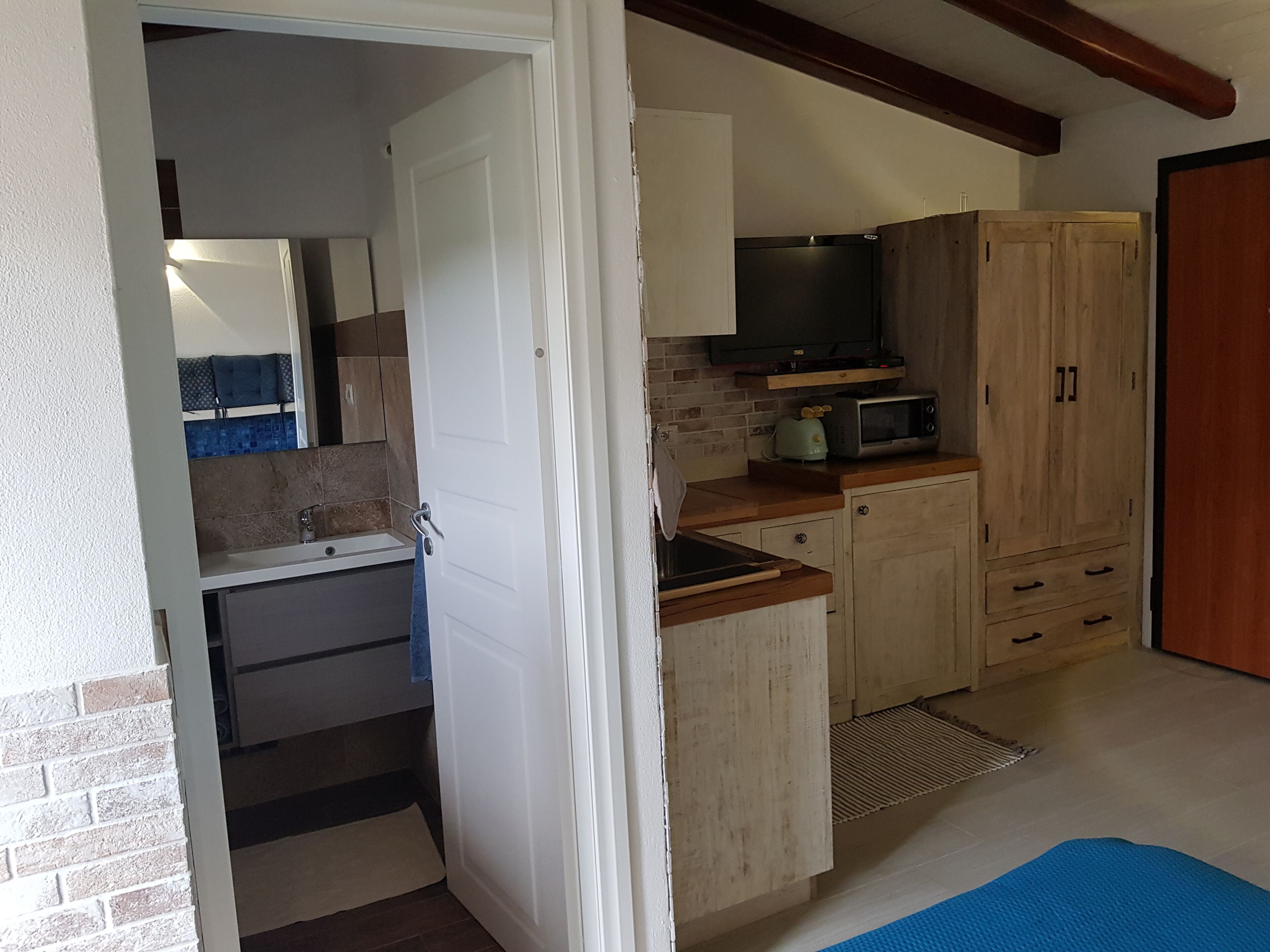  loft studio suite with bathroom for short periods 