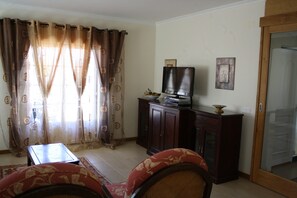 Smart TV, fireplace, DVD player - Quiet House with swimming pool (Nazaré)