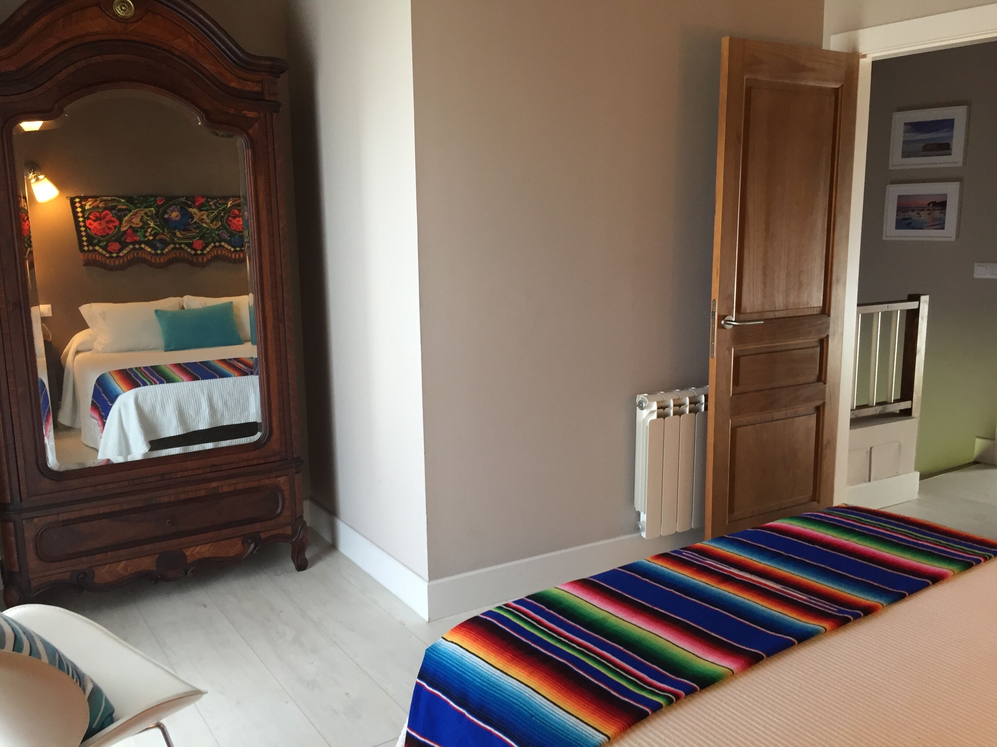 2 chambres, coffres-forts dans les chambres, fer et planche à repasser