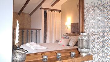 1 chambre, bureau, fer et planche Ă repasser, lit parapluie