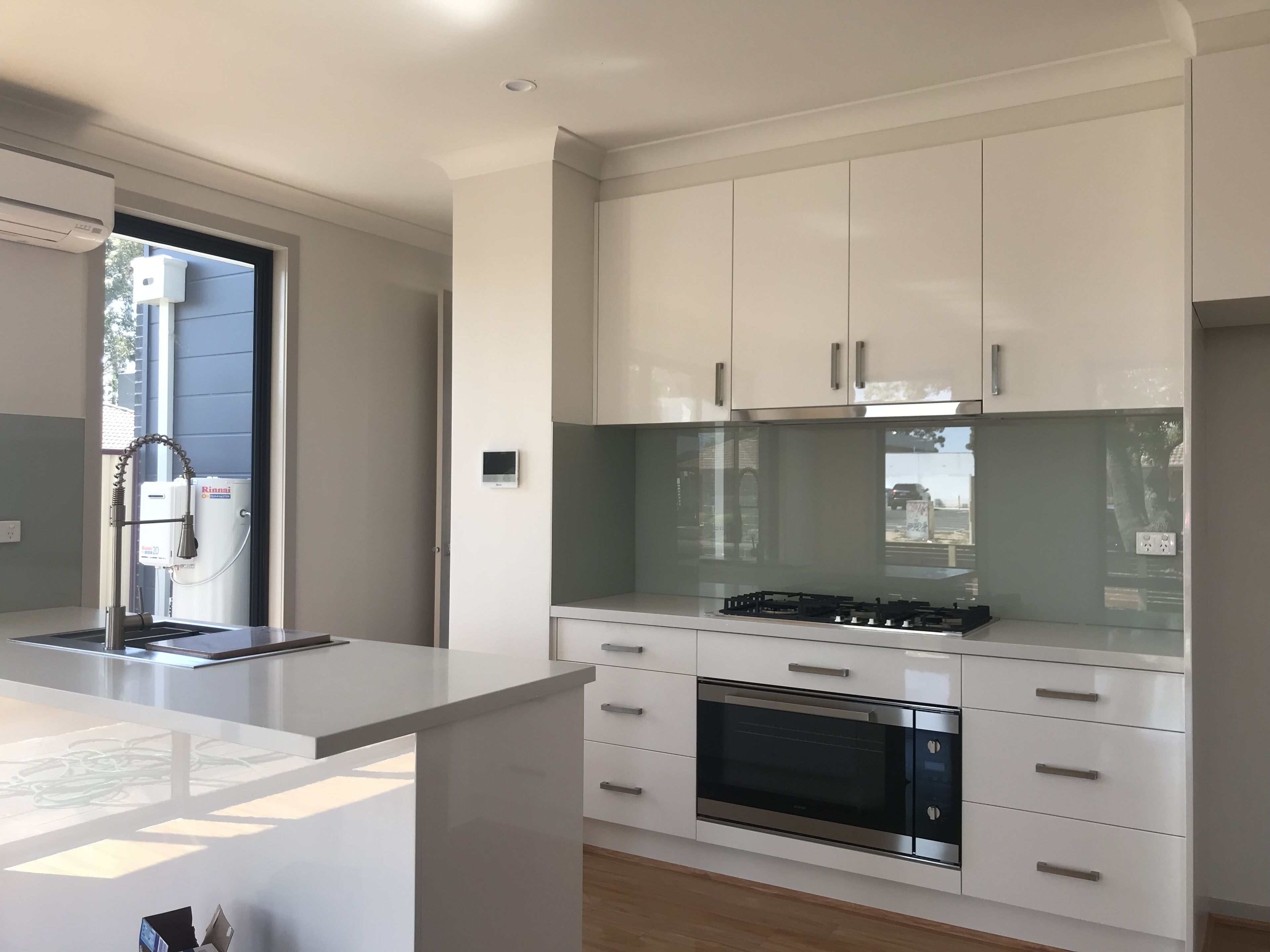 D110 Sweet Melon super stay-fantastic, large group