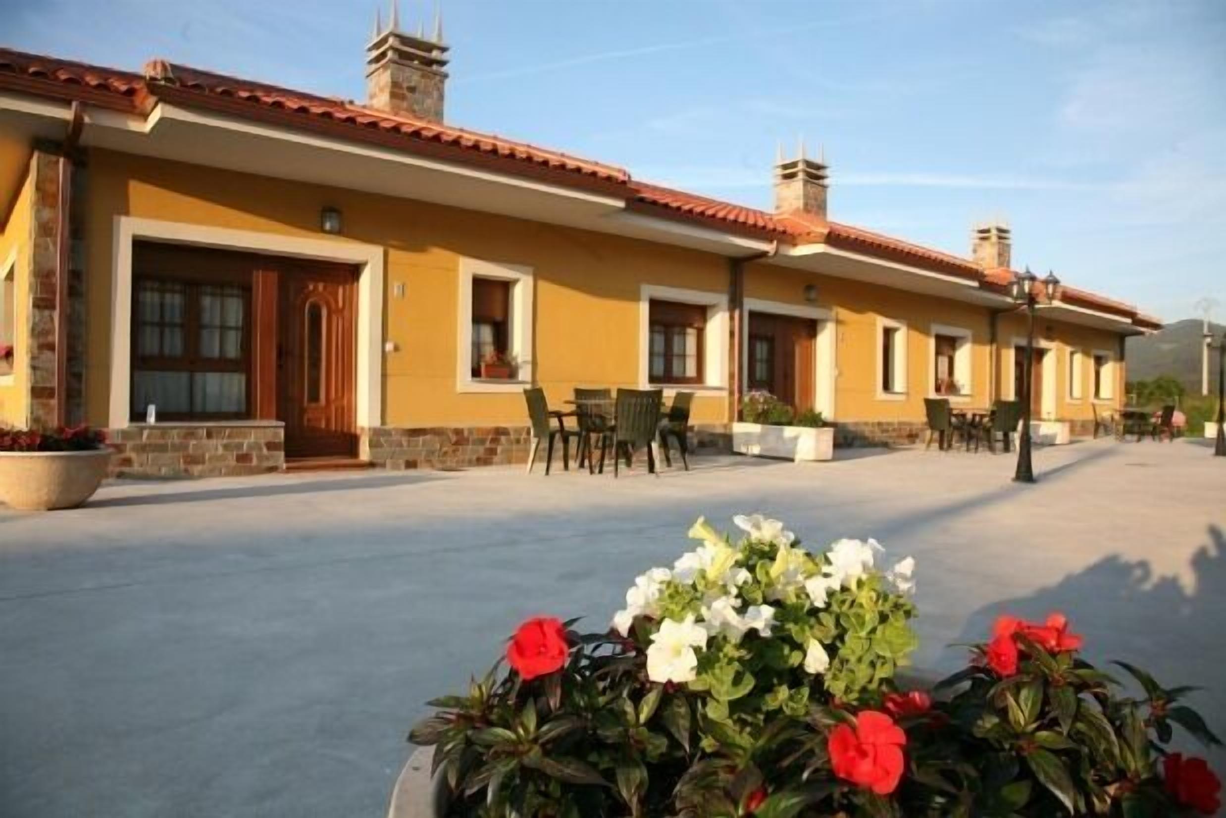 Casa Carín Apartments (4 people + suplet.) Located between Luarca and Cudillero 