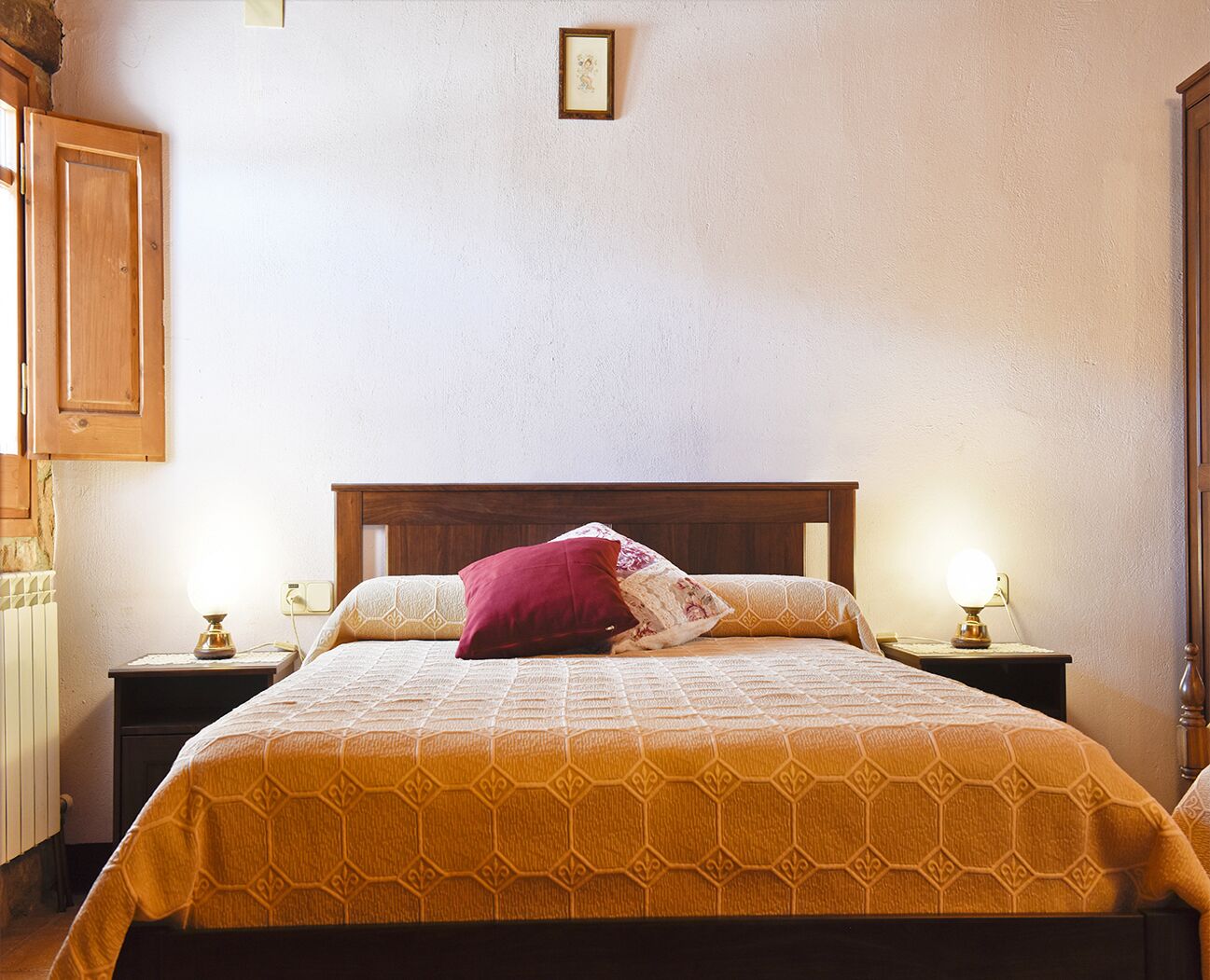 Self catering rural house Can Bartomeu 1 h from Barcelona. Private swimmingpool