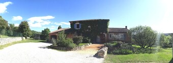 Maison de campagne avec piscine en limite du Haut Var avec vue sur la Ste Baume