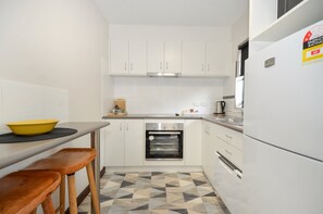 Frigorífic, cafetera i tetera i torradora