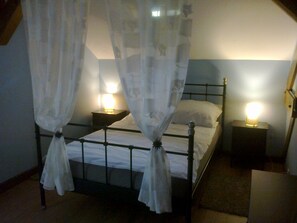 4 bedrooms, iron/ironing board, travel cot, free WiFi
