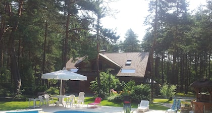 Siewierz: Traditional wooden dacha, private pool, possibility of sleeping 10