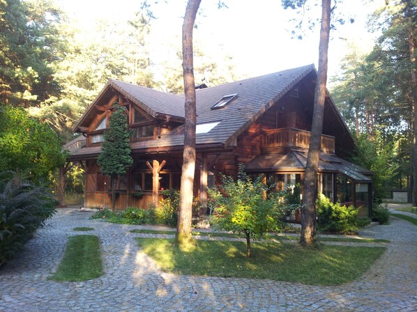Exterior - Siewierz: Traditional wooden dacha, private pool, possibility of sleeping 10 (Siewierz)