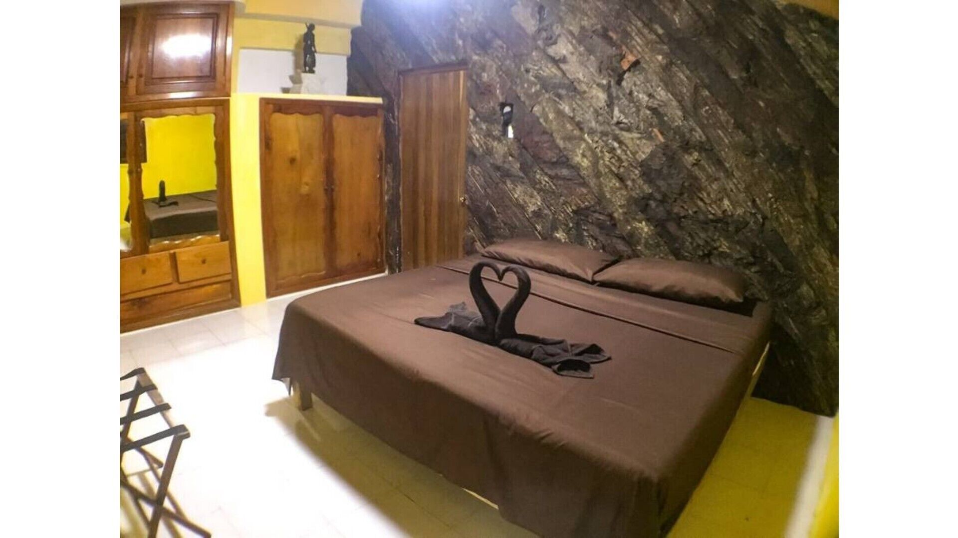 Huay Pix Cabin on the shores of Laguna Milagros