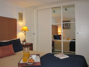 2 makuuhuonetta, silitysrauta/-lauta, vauvan matkasänky, Wi-Fi