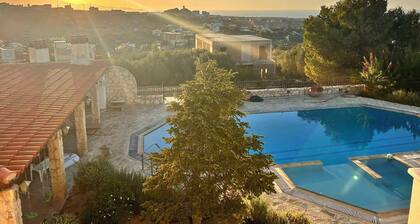 3 Χάριτες - Βίλα με πισίνα - Vila with pool- Vila with swimming pool.