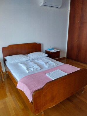 4 slaapkamers, een bureau, geluiddichte muren