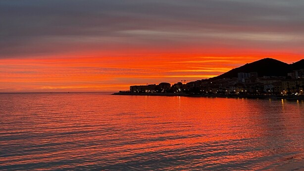 A coastal sunset with buildings silhouetted against the sky. - House A Sùvara ***** private pool, park with trees 15 hectares, 5 min PORTICCIO (Cauro)