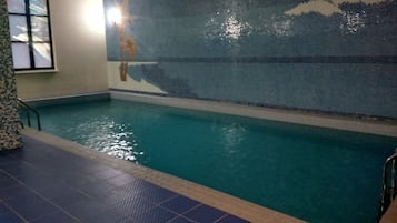 Indendørs pool