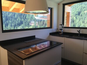 Fridge, microwave, oven, stovetop - Les Arcs-La Plagne: exceptional chalet hammam sauna jacuzzi (Peisey-Nancroix)