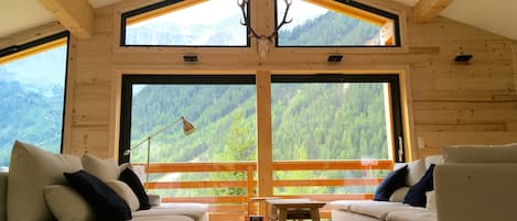 Télévision, cheminée, jeux vidéo, lecteur de DVD