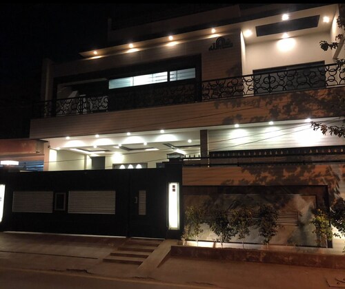 Sam’s home ( beautiful house in the heart of city )