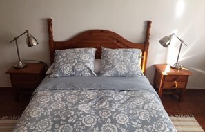 2 habitaciones, tabla de planchar con plancha y cuna de viaje 