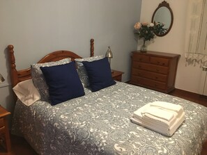 2 bedrooms, iron/ironing board, travel cot, free WiFi