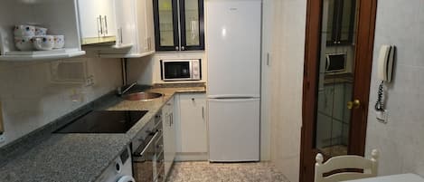 Microwave, dishwasher, cookware/dishes/utensils