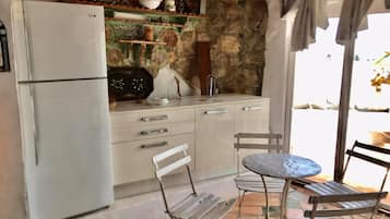 Fridge, oven, coffee/tea maker, cookware/dishes/utensils