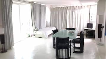 3 bedrooms, iron/ironing board, travel cot, WiFi