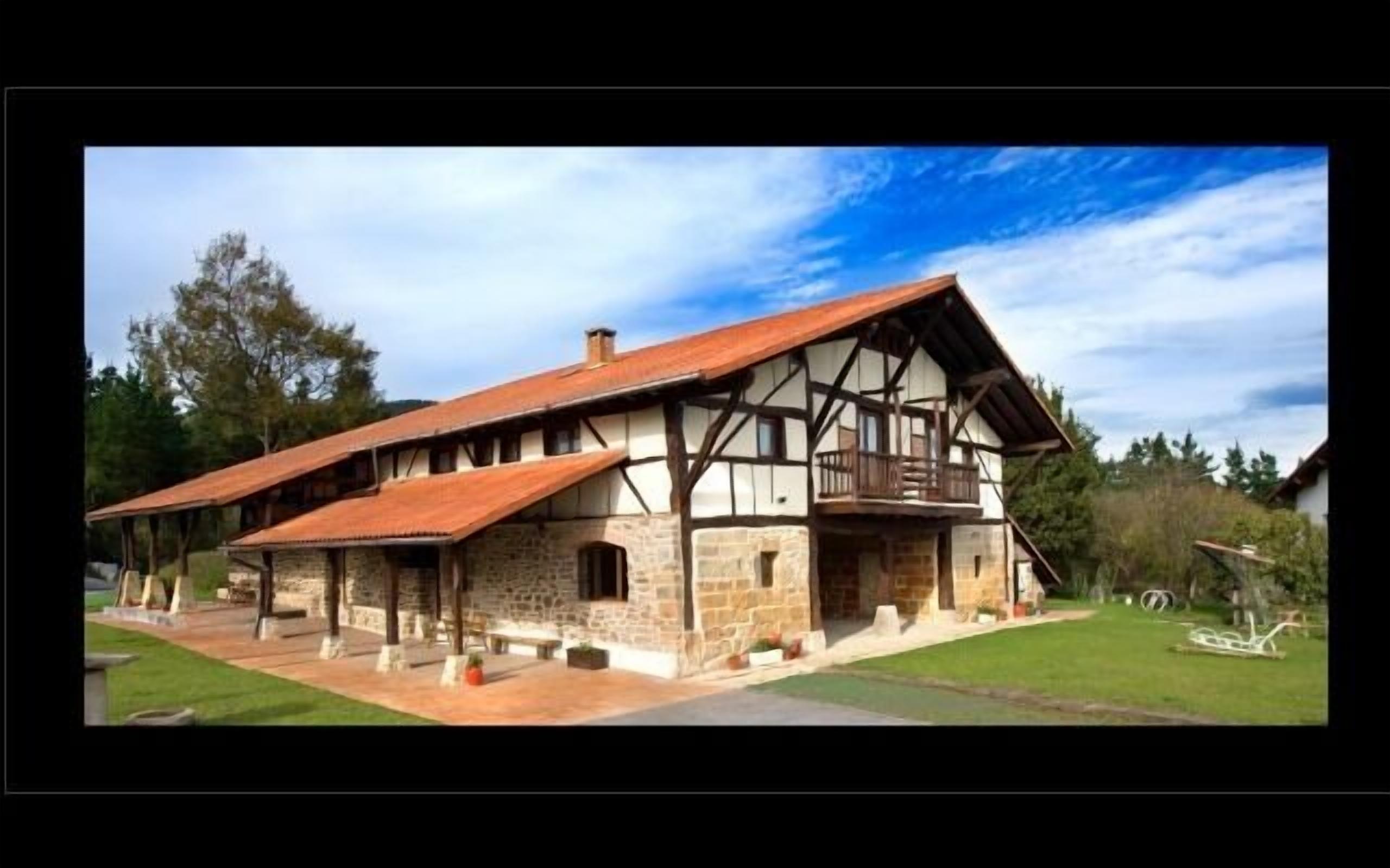 Self catering Pagaigoikoa for 8 people