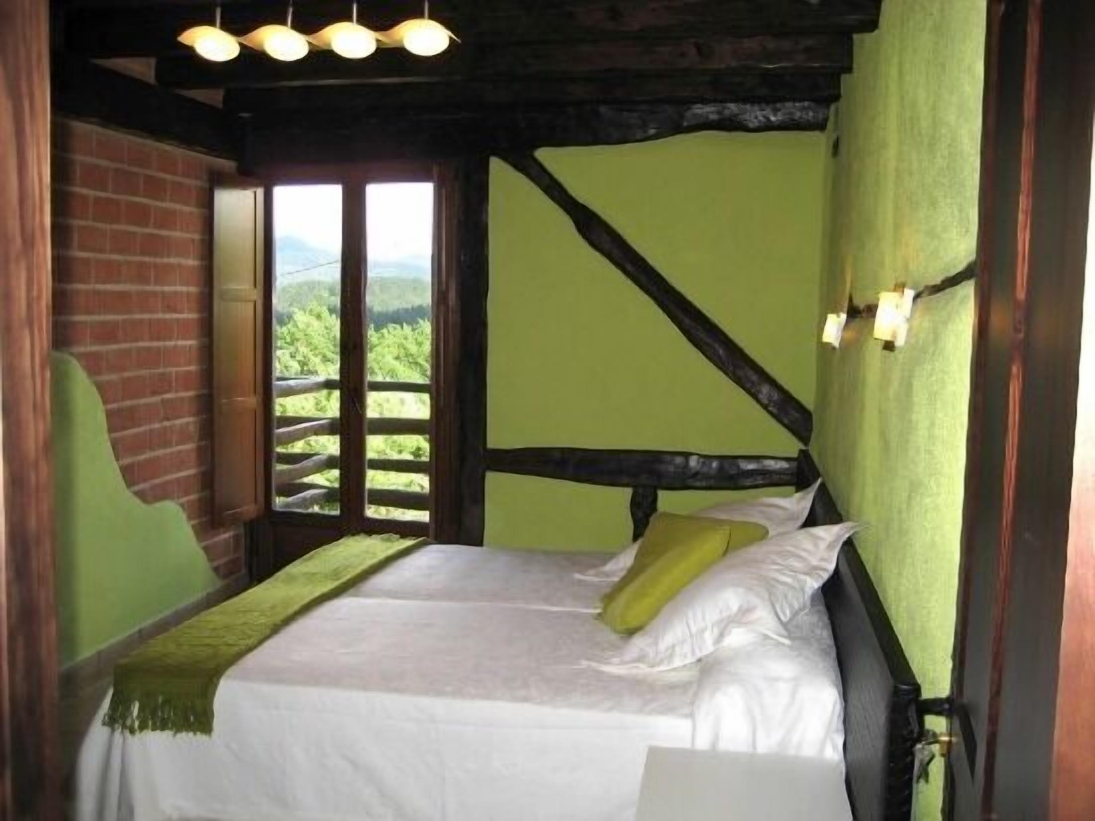 Self catering Pagaigoikoa for 8 people