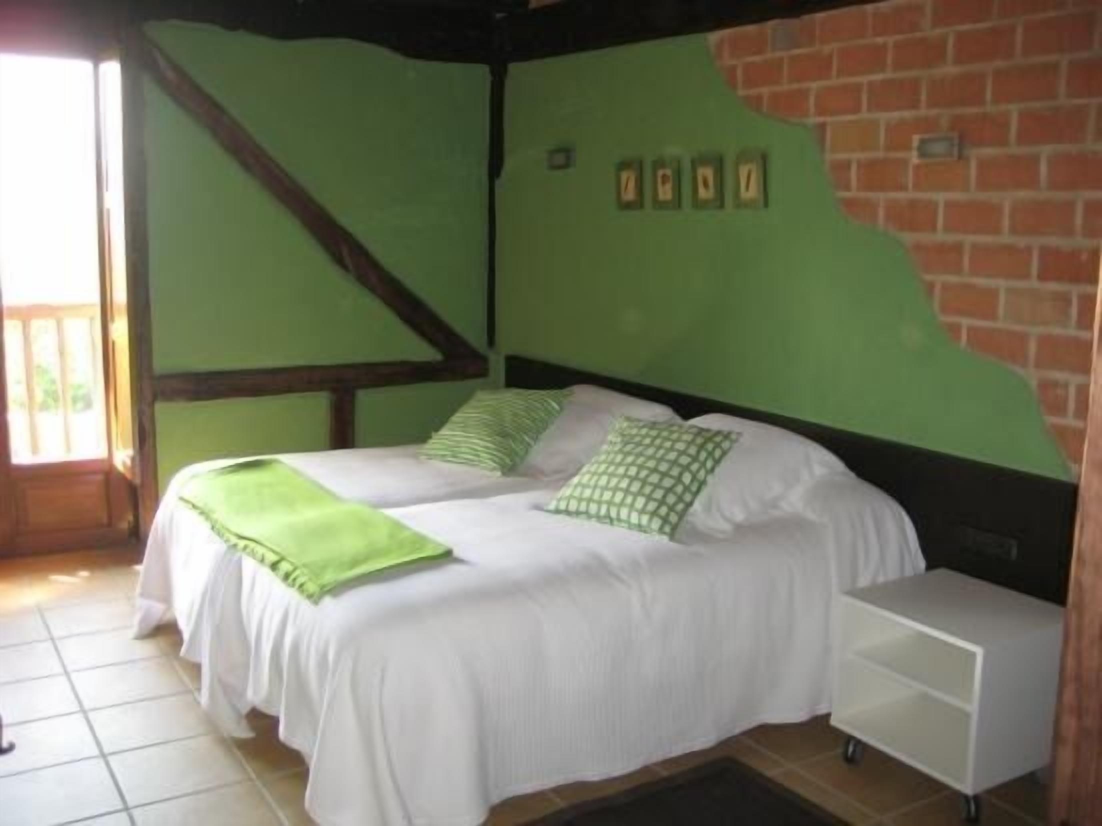 Self catering Pagaigoikoa for 8 people