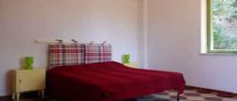 4 bedrooms, iron/ironing board, bed sheets