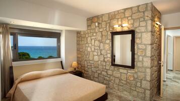 4 chambres, coffres-forts dans les chambres, fer et planche Ă repasser