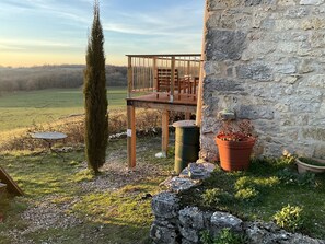 Outdoor dining - Les gites Perard (West Gite) sleeps 4. Use of Swimming Pool & Pet friendly (Occitanie)