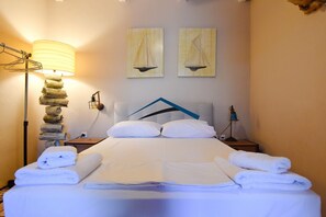 4 bedrooms, iron/ironing board, WiFi, bed sheets - Spacious villa with a swimming pool in the area of Koundouros, Kea (Kea)