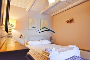 4 bedrooms, iron/ironing board, WiFi, bed sheets