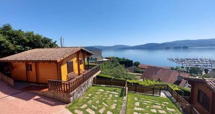 Maison en bois pour 4 personnes avec vue sur la Ría de Vigo, jardin avec barbecue.