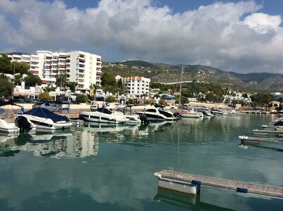Extraordinary townhouse, facing the sea.
