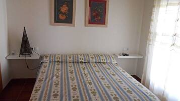 2 chambres, fer et planche à repasser, draps fournis