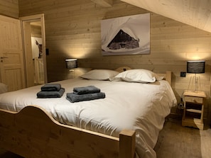 6 bedrooms, iron/ironing board, WiFi