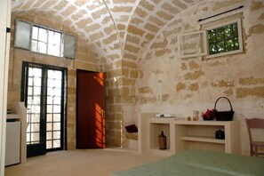 1 bedroom, free WiFi, bed sheets - Masseria Salentina Tornesella Loft with swimming pool between Santa Maria and Gallipoli (Parabita)