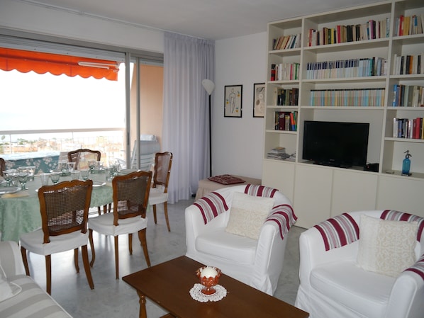 Smart TV, books, stereo - Apartement à 'Les orangers des ciappes' de menton (Mentone)