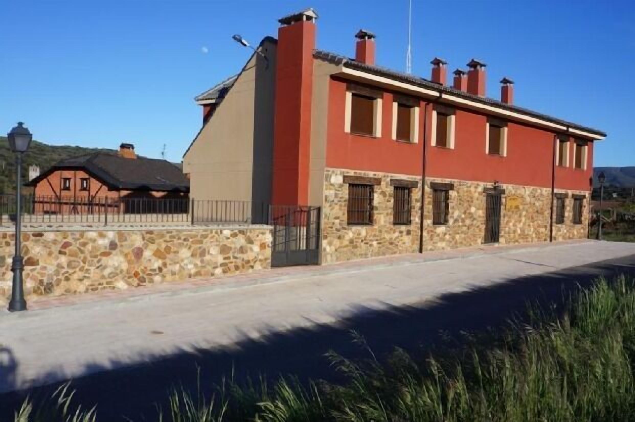APART. THE ERAS OF THE SIERRA DE AYLLON B (2 PEOPLE)